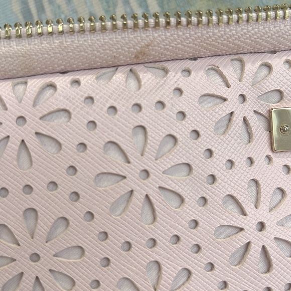 Kate Spade Pale Pink -Eyelet Cut Flowers-Zipper Plush Lined Computer Slip Bag - Picture 11 of 11